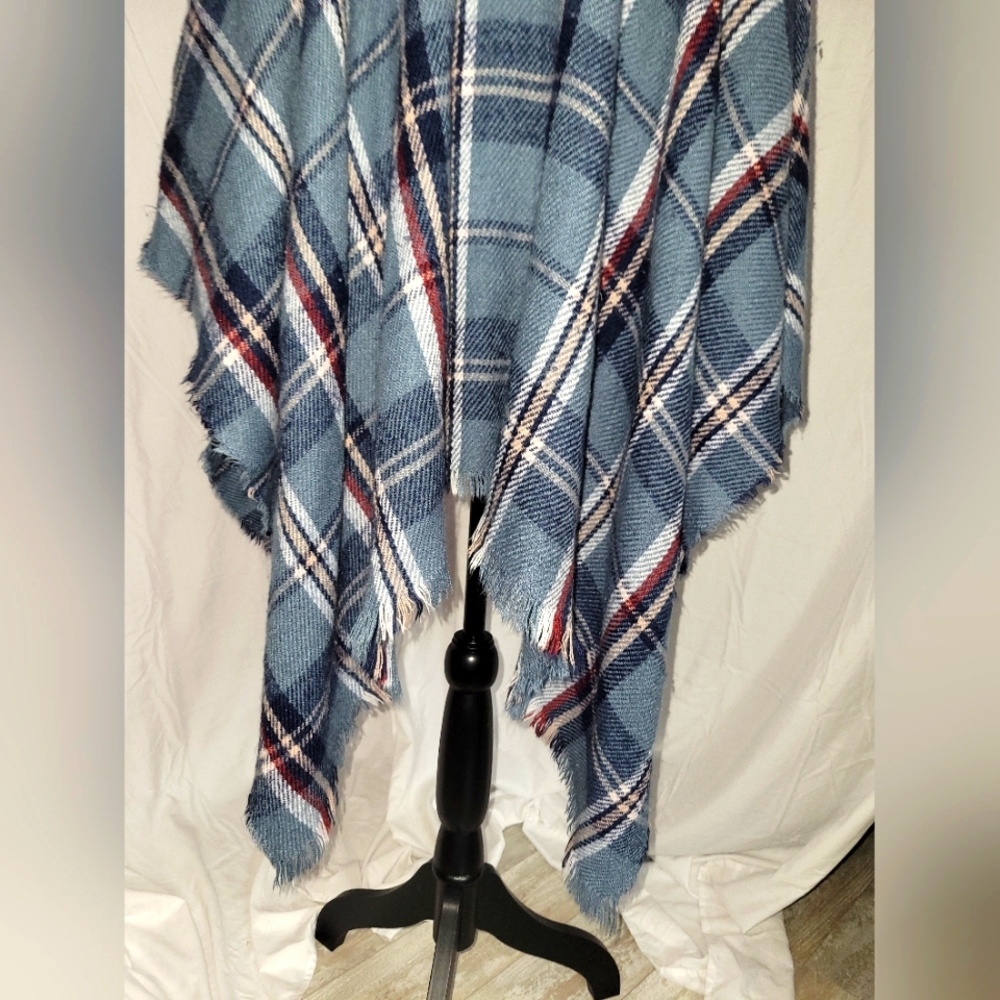 Modena Poncho - Picture 6 of 8